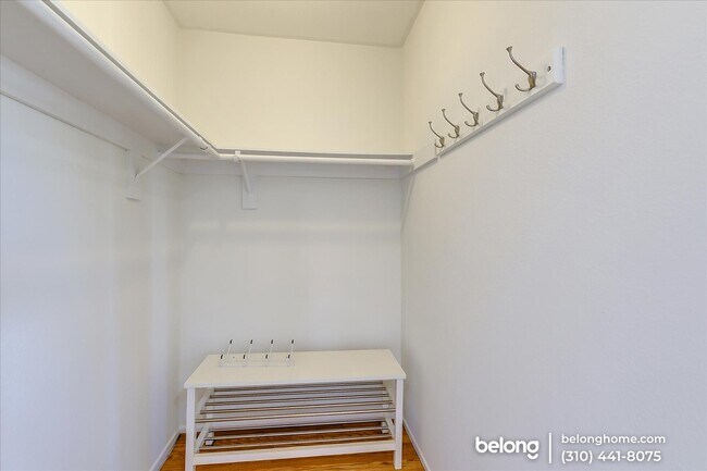 Building Photo - 720 Waterloo St