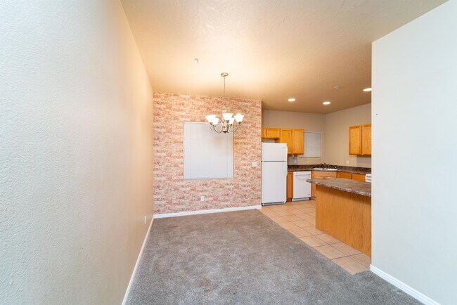 Building Photo - 184 S Valley View Dr