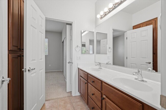 Building Photo - 2206 Cast Pebble Dr