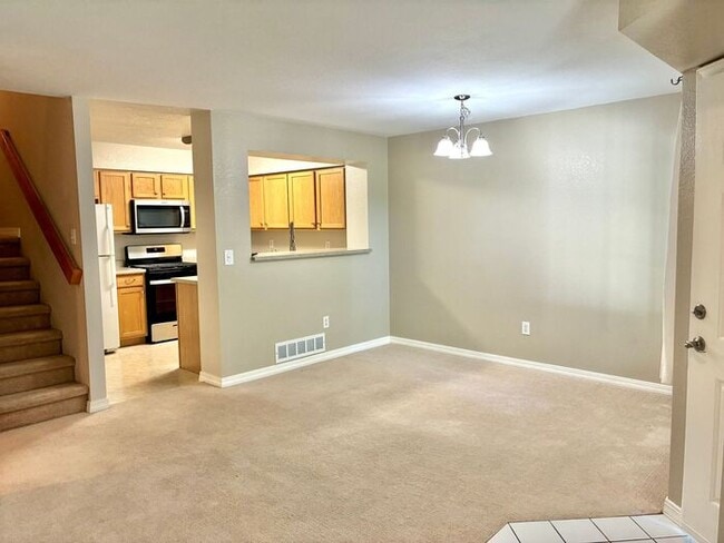 Building Photo - Beautiful and Spacious 3 Bed, 3.5 Bath Townhome in SE Fort Collins. Detached 1 Car Garage. Water/...