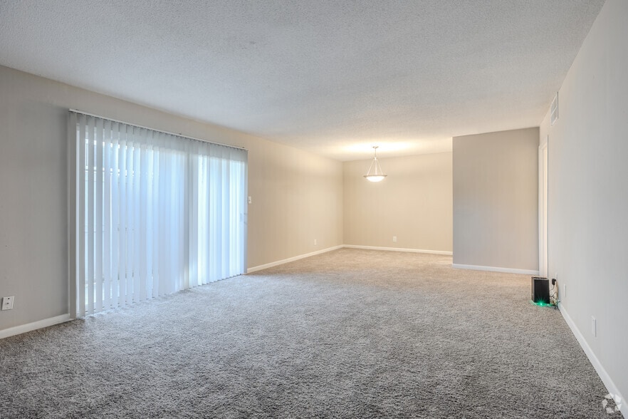 3BR, 2BA - 1,260SF - Living Room - Park at Northside
