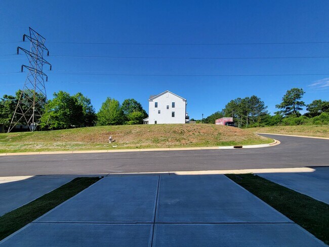 Building Photo - 645 District Ct