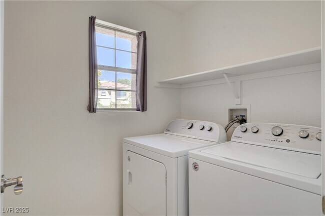Building Photo - 11125 Gateview Ln
