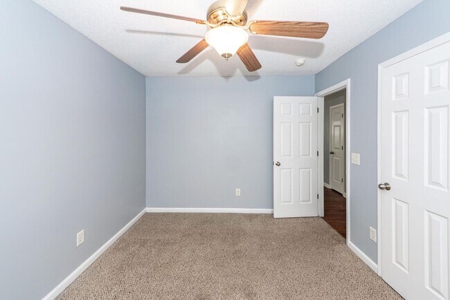 Building Photo - 248 Trickle Dr