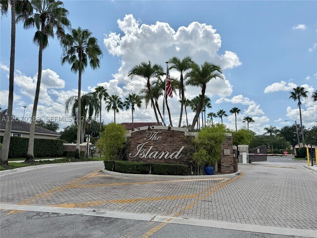 Building Photo - 415 NW 165th Ave