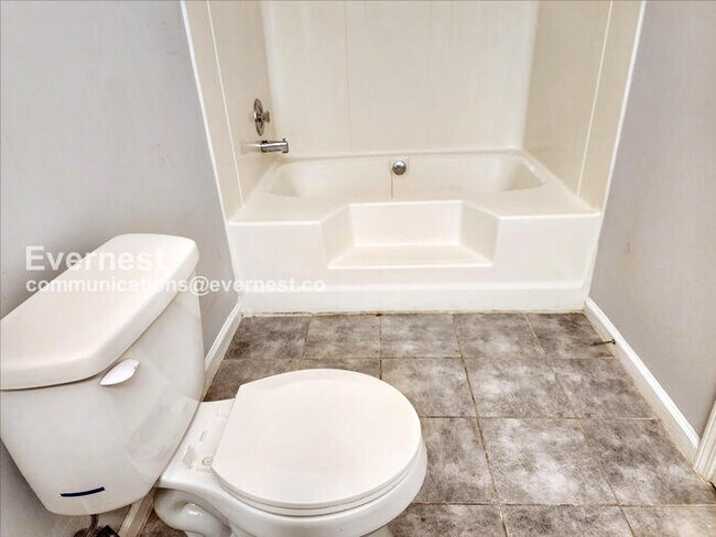 Building Photo - 1942 Cornell Way