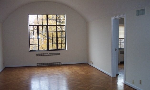 Interior Photo - 2552 Madison