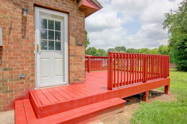 Building Photo - 729 Welsey Dr