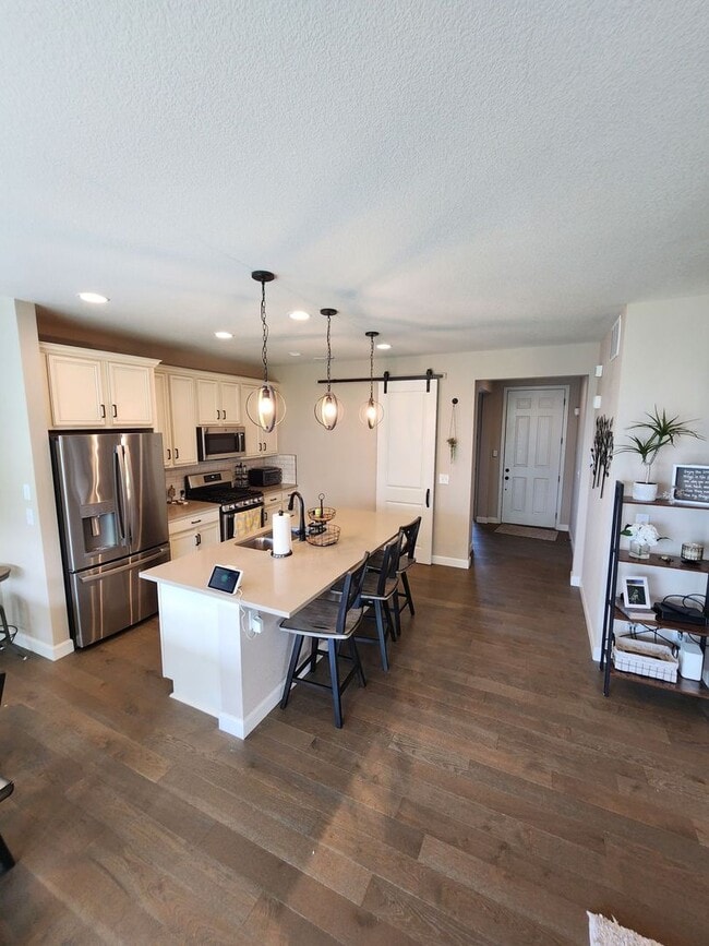 Building Photo - Stunning 4-Bed, 3-Bath Home with Modern Up...
