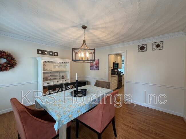 Building Photo - 1520 Woodside Ct