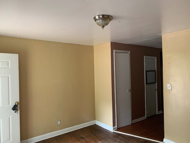 Building Photo - Move-in ready 1 Story Duplex located in th...