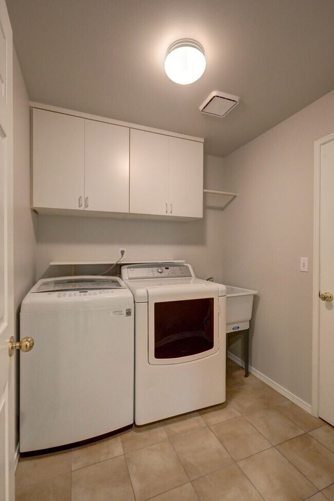 Building Photo - Beautiful 3bd, 2.5ba Home in Klahanie Available!