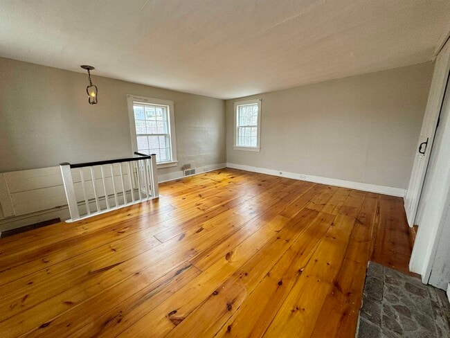 Building Photo - 17 Elm Ct