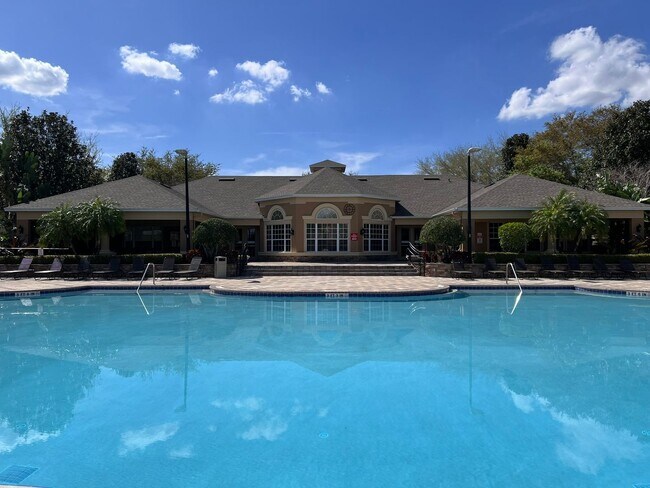 Building Photo - Great townhouse -  available now!