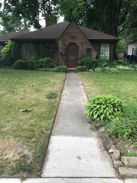 Building Photo - 228 W Nelson St