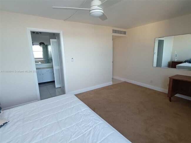 Building Photo - 1410 S Ocean Dr