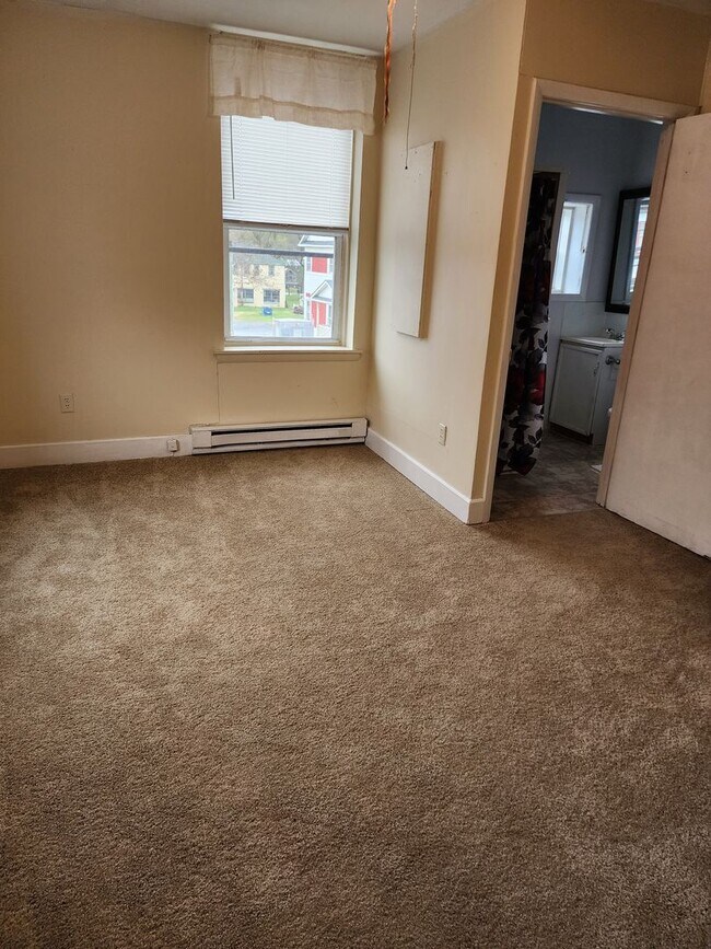 Building Photo - 1 E Elger St