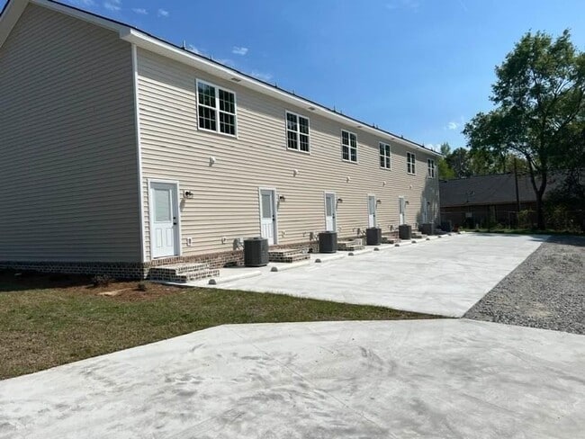 Building Photo - 313 Broad St