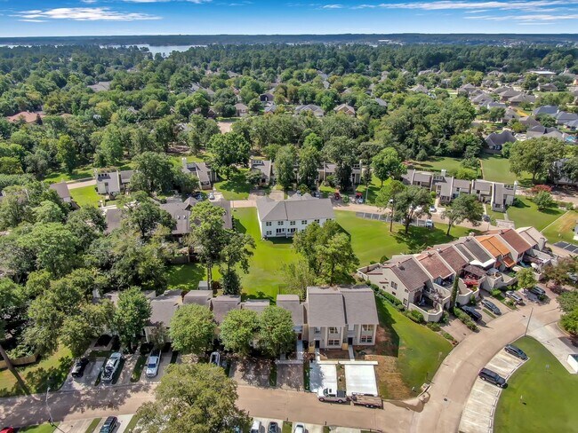 Building Photo - 12247 Trail Hollow Dr