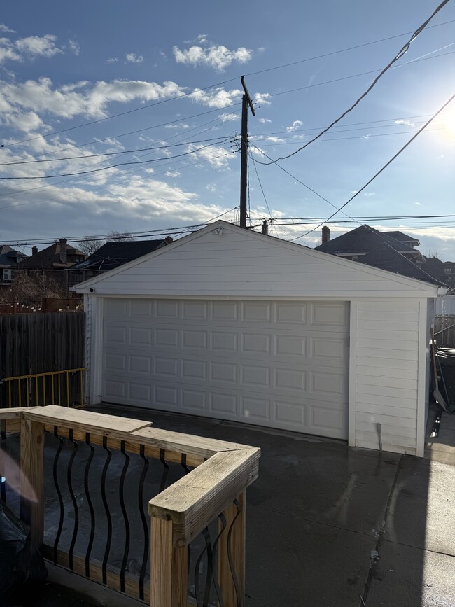 Building Photo - 713 Clairmount Ave