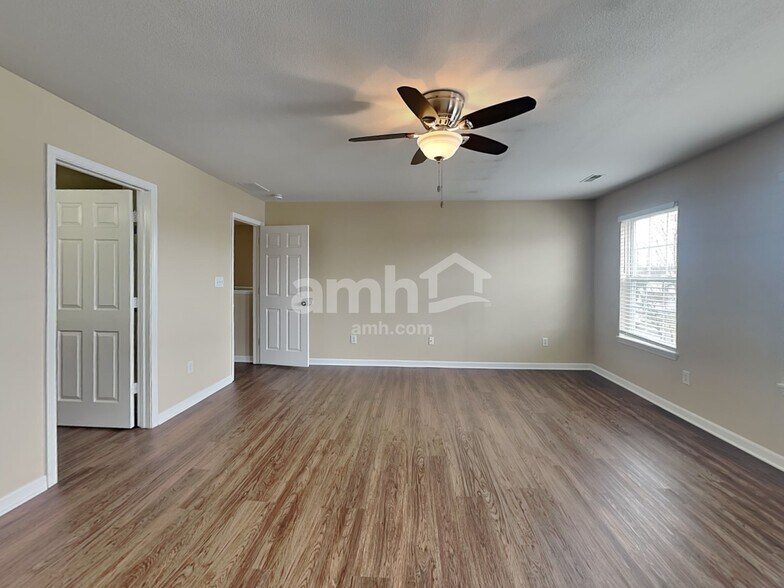 Building Photo - 38 E Flat Rock Dr