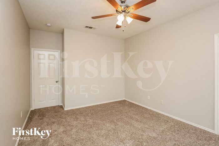 Building Photo - 500 Blueberry Hill Ln