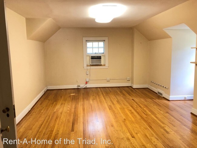 Building Photo - 4 br, 1.5 bath House - 413 S Chapman Street