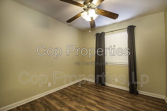 Building Photo - 8510 Trumpet Cir