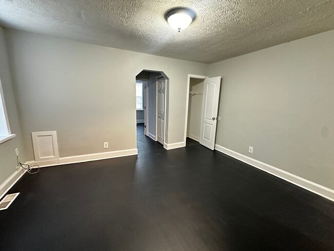 Building Photo - 4632 Hillside Rd SE