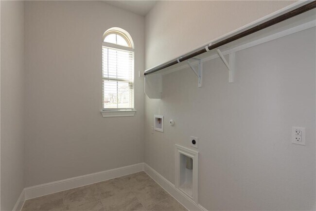 Building Photo - 3300 Scenic Valley Dr