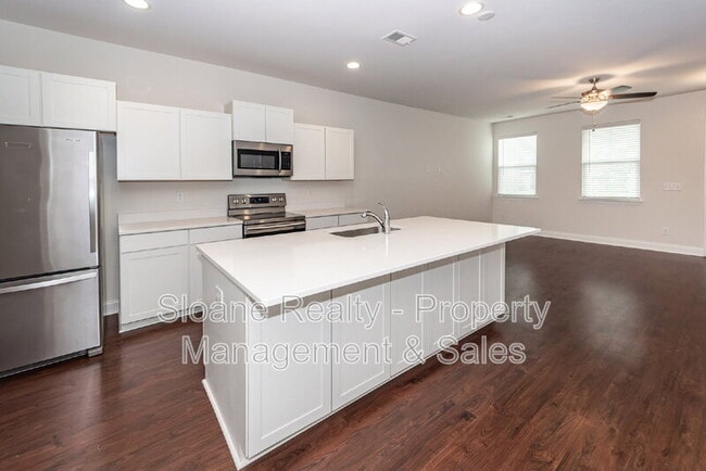 Building Photo - 7787 Montview Rd
