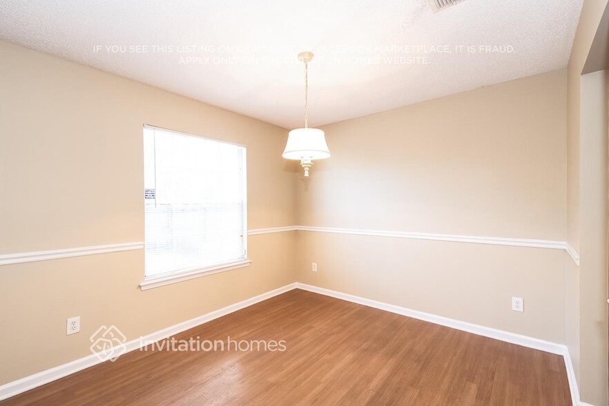Building Photo - 7761 Pikes Peak Dr
