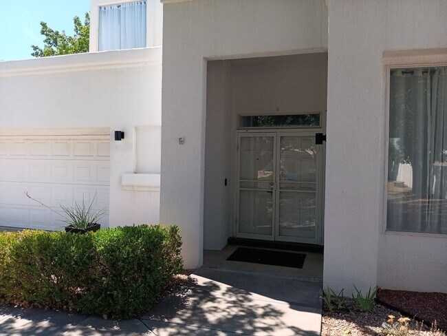 Building Photo - 3 Bedroom, 2.5 Bathroom Home! Schedule a S...