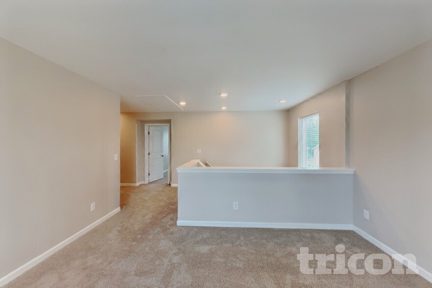 Building Photo - 923 Avondale Dr