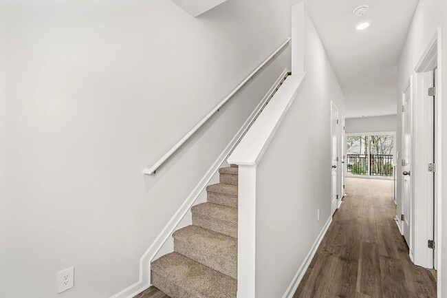 Building Photo - 1024 Keyes Pl