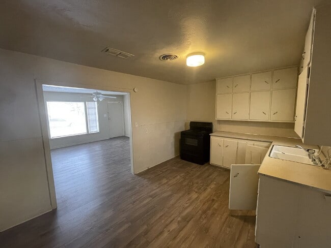 Building Photo - Charming 2-Bedroom Retreat in the Heart of Lubbock