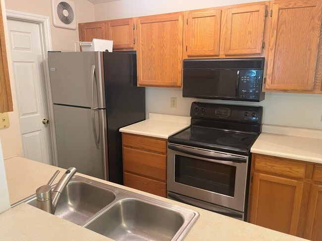 Building Photo - 2317 Vicente Ct