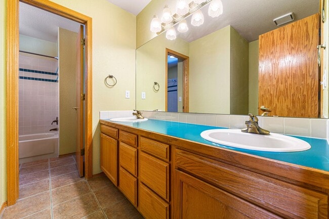 Building Photo - Spacious Home with Central AC and Gas Fire...