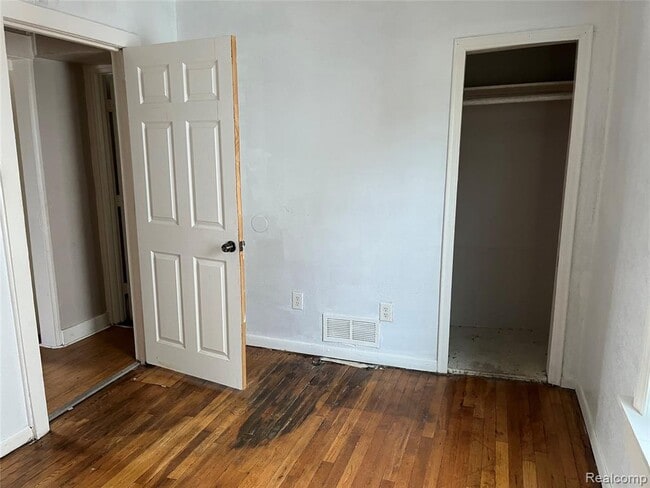 Building Photo - 7592 Maxwell Ave