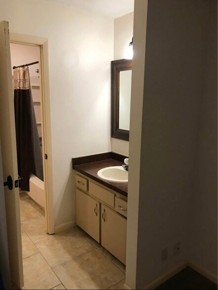 Jack and Jill with Separate Vanity - 2110 NE 38th Ave