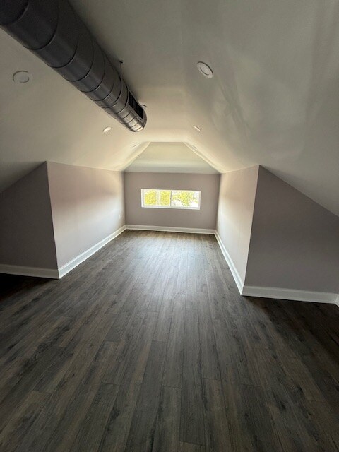 Building Photo - 115 Oak St