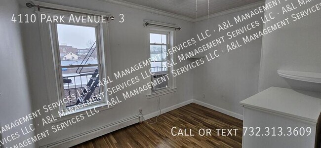 Building Photo - 4110 Park Ave