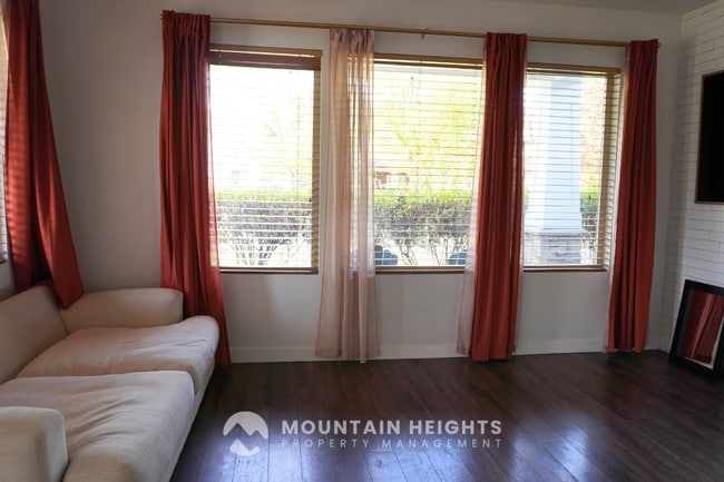 Building Photo - 10983 Sunup Way