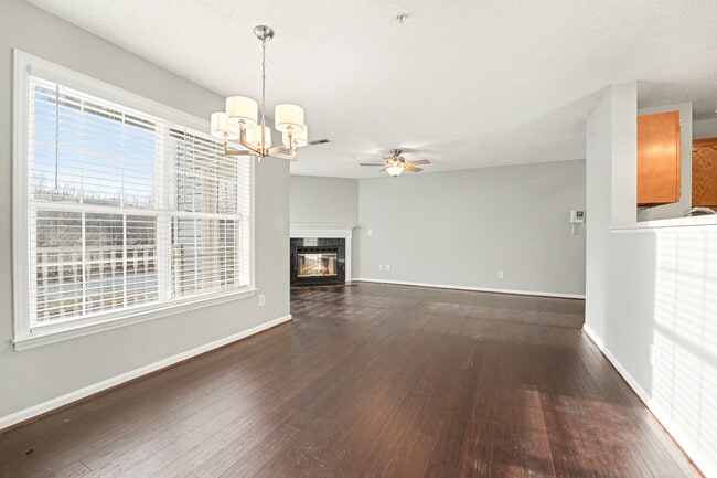 Building Photo - 421 Rivertree Ln