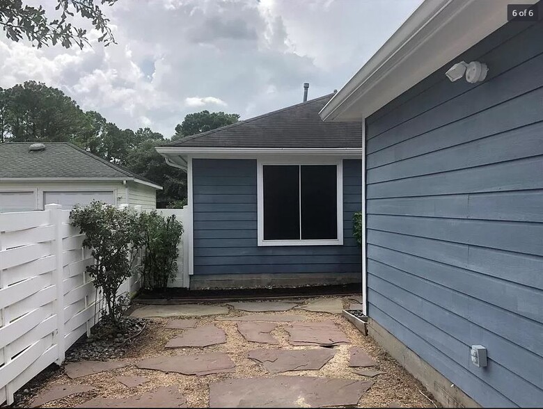 Building Photo - 10231 Farrell Dr