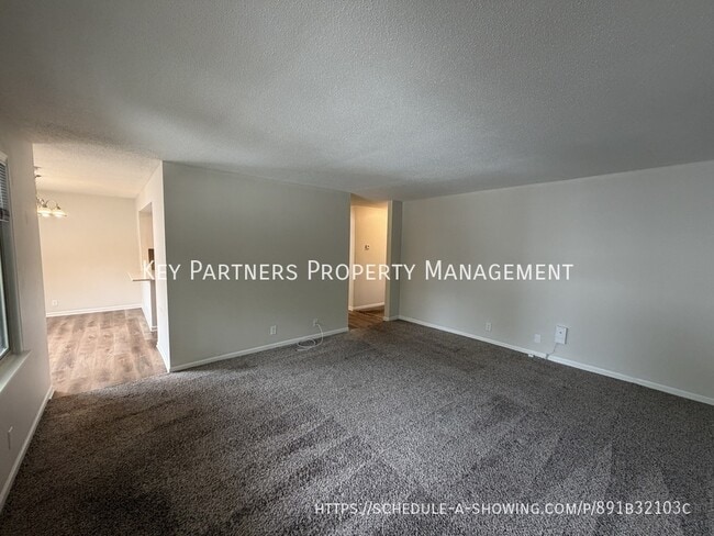 Building Photo - 8833 Glenwood Ct