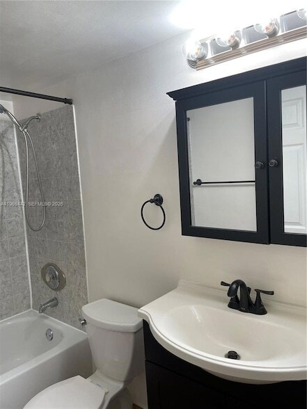 Building Photo - 570 S Park Rd