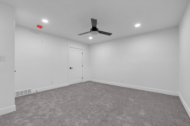 Building Photo - 190 E 400 N