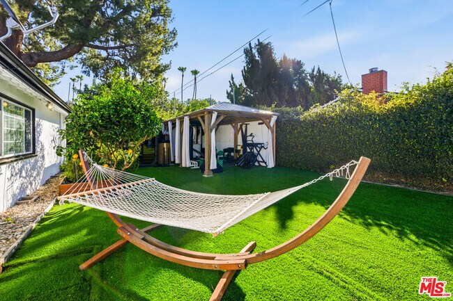 Building Photo - 22428 Victory Blvd