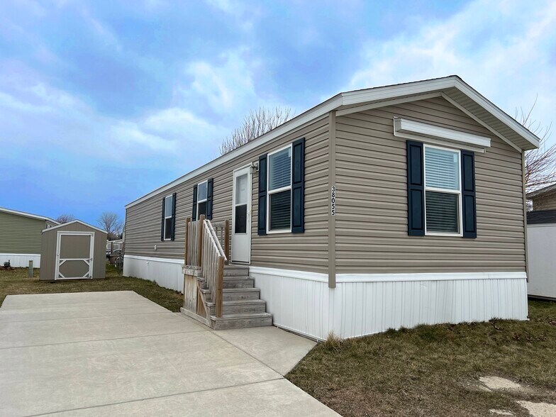 Building Photo - 38055 Leverette Ave